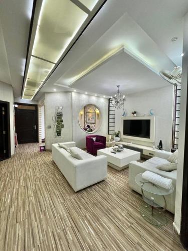 Two bed apartment in phase 8