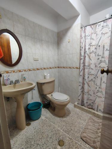 Habitacion amoblada con bano compartido near Hipódromo La Rinconada