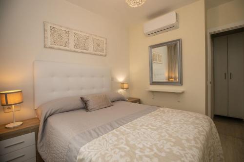 2 bedroom Central Apartment in Torremolinos - image 4