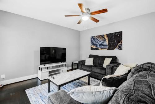 The Grand Stay 6 Beds Crib Perfect for Groups near Buffalo Bayou Park