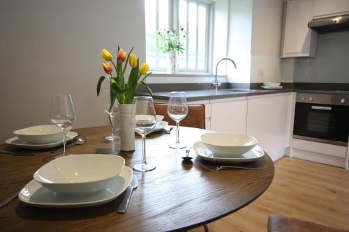Facilities, Frame Farm - Sleeps 20 in 1-6 Weaver's Cottages & The Byre barn in Benenden