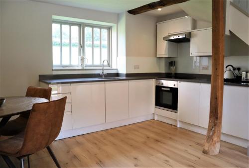 Frame Farm - Sleeps 20 in 1-6 Weaver's Cottages & The Byre barn in Benenden