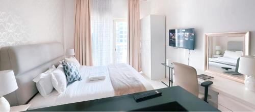 Spontaneous Sea View and High floor Studio Apartment breakfast included 2 people Dubai Marina, Dubaj (fotografie 5)