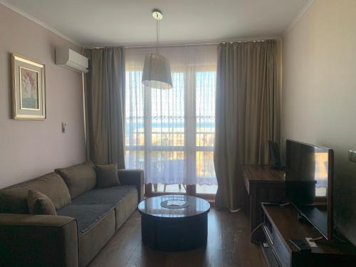 Two-Bedroom Apartment with Pool Sea View Second Line - Aparthotel Golden Line