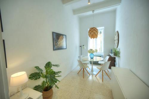 Charming and stylish duplex townhouse DGUY1-1, Valletta (photo 3)