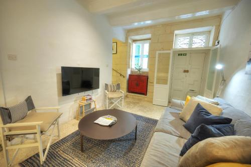 Charming and stylish duplex townhouse DGUY1-1, Valletta (photo 7)