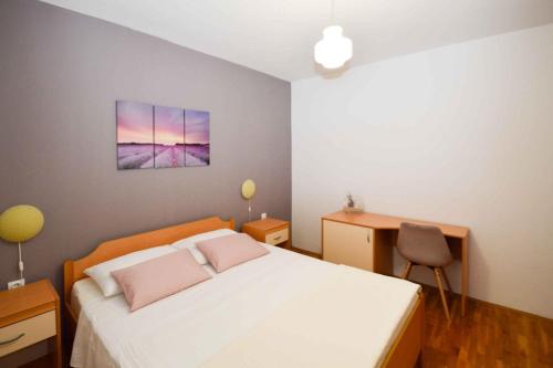 Apartment image 9