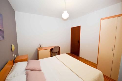 Apartment image 8