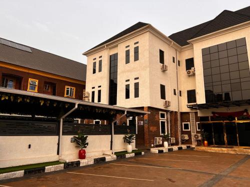 Triple J Universal Hotel and Suites in Asaba