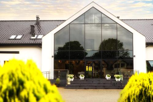 Exterior view of Pawie Oczko