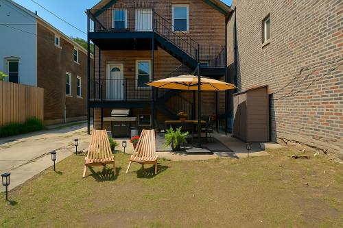 Six-Bedroom House image 9