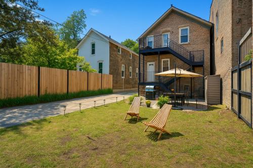 Six-Bedroom House image 7
