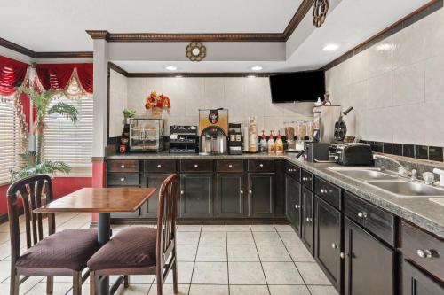 Food and beverages, Econo Lodge Andalusia in Andalusia (AL)