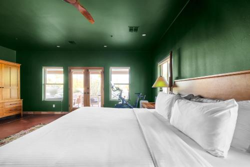 Two-Bedroom Villa image 10