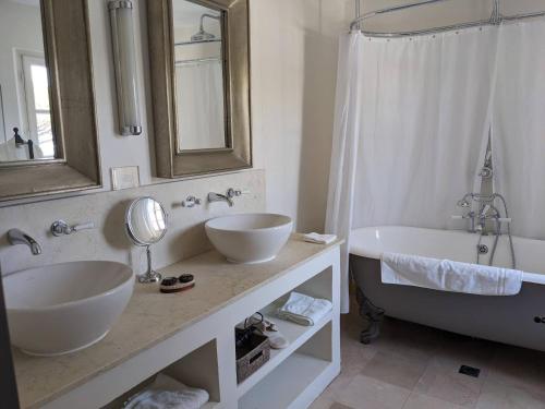 room detail thumbnail 2