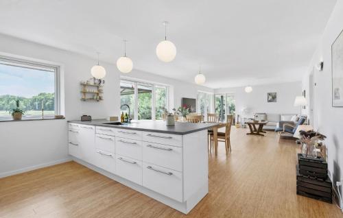 Kitchen, Amazing Home In Glesborg With Wifi in Glesborg