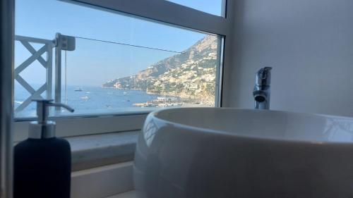 Family Room with Sea View image 6