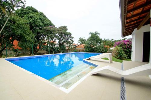 Casa com piscina a 500m da praia AM7276 – khách sạn tại Santinho Beach