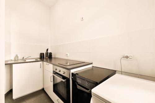 Spacious 2-Bedroom in the Heart of Friedrichshain - image 7