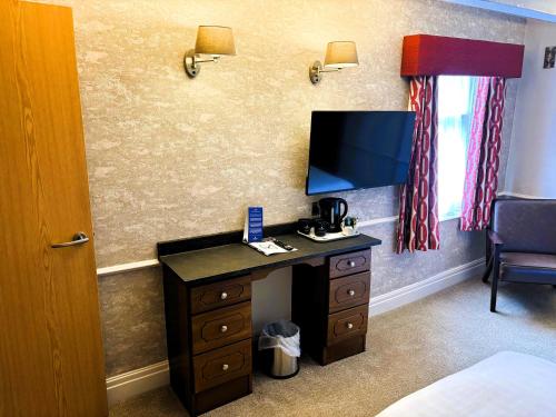 Standard Twin Room image 7