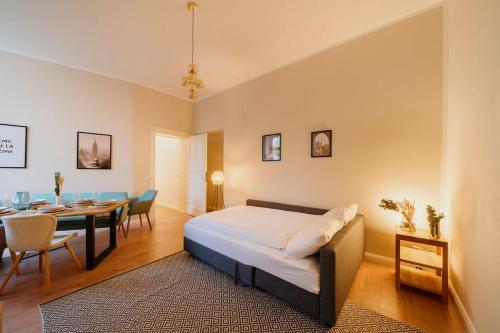 Spacious 2-Bedroom in the Heart of Friedrichshain - image 2