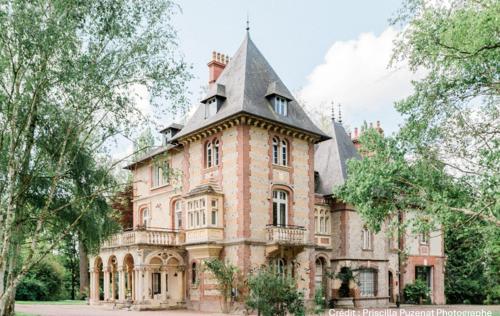 Château de la Bribourdière Hotel de charme Saint-Laurent-du-Mont