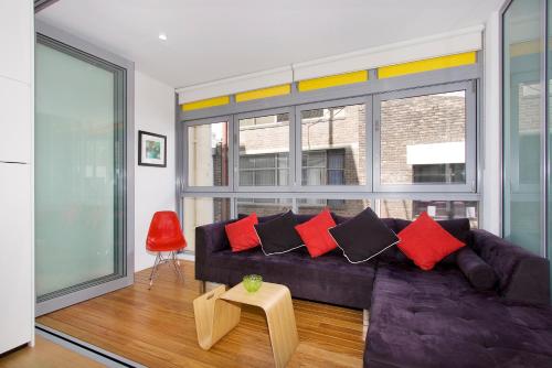 Little New York on Riley - Executive 1BR Darlinghurst Apartment with New York Laneway Feel - image 10