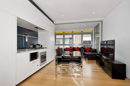 Little New York on Riley - Executive 1BR Darlinghurst Apartment with New York Laneway Feel - image 9