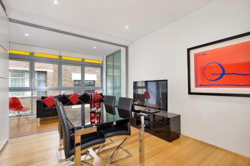 Little New York on Riley - Executive 1BR Darlinghurst Apartment with New York Laneway Feel - image 13