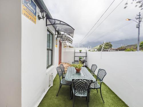 Escape to tranquility in Claremont - main image