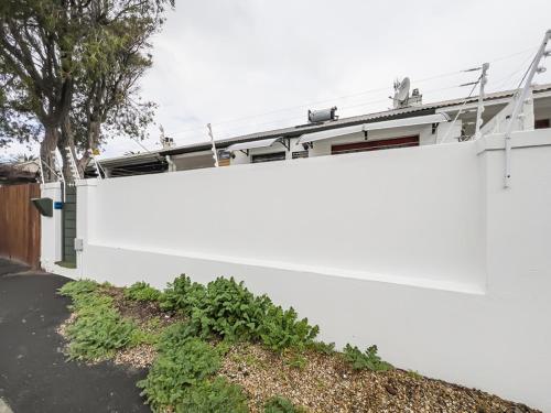 Escape to tranquility in Claremont - image 3