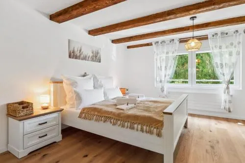 ReMo I Alpenzauber Chalet 1 - 6 Personen I Bergblick, Nahe Braunwald - Badewanne, nahe Bahnhof und Parkplatz in Diesbach, Schweiz
