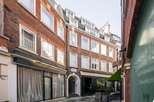 Stunning 3 Bedroom Flat in Mayfair