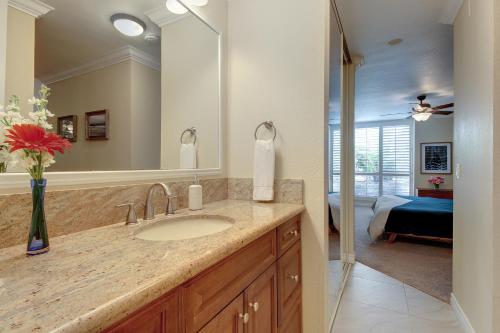 North Coast Village Retreat in Oceanside, USA