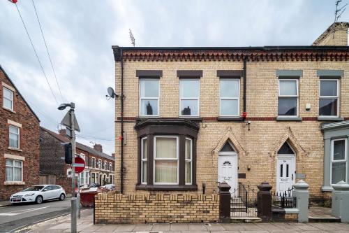 4 Bed Flat 5 mins Walk To Anfield