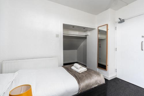 4 Bed Flat 5 mins Walk To Anfield, Liverpool (photo 8)