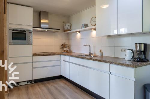 кухня, OV517 - 6 persons holiday home De Kersenboomhoeve in Стінвійк