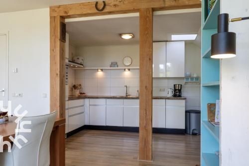 кухня, OV517 - 6 persons holiday home De Kersenboomhoeve in Стінвійк