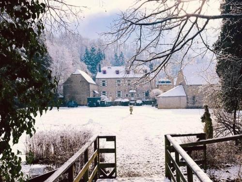 숙소 외관, Castle in Ferrières with Pond Garden (Castle in Ferrieres with Pond Garden) in 스파 시티 센터
