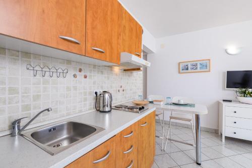 Apartment for 2 Kijac in Njivice