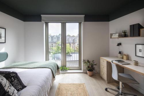 Modern Studios with Kitchen & Ensuite in Central Edinburgh in West End
