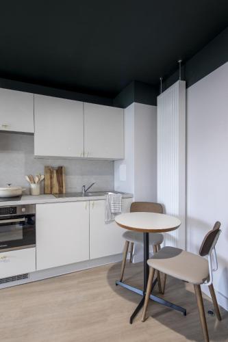 Kitchen, Modern Studios with Kitchen & Ensuite in Central Edinburgh in West End