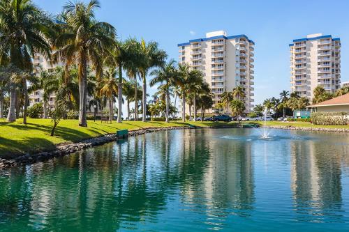 Estero Beach & Tennis 805A1 Bedroom Sleeps 4 Heated Pool Elevator - image 2