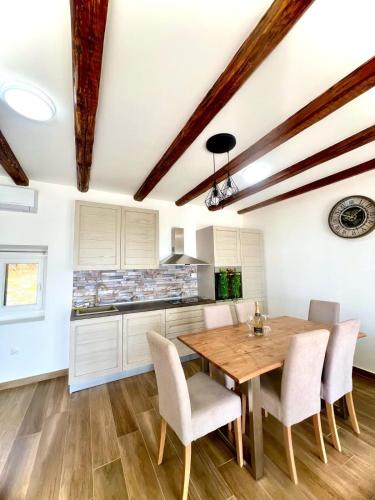 ห้องครัว, Vranac Country house Šibenik (Vranac Country house Sibenik) in โปลเยตอนล่าง