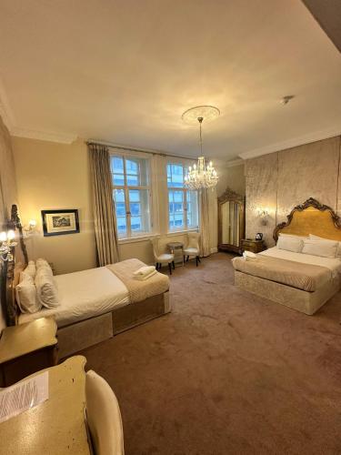 room detail thumbnail 1
