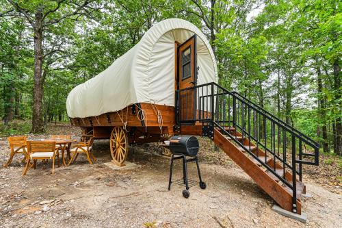 Covered Wagon Vacation Rental in Broken Bow!