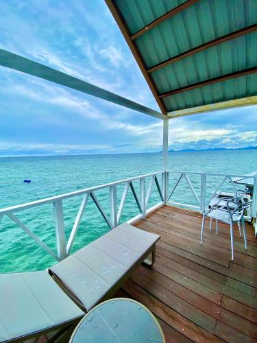balkon/taras, Aloha Mabul Scuba Lodge in Wyspa Mabul