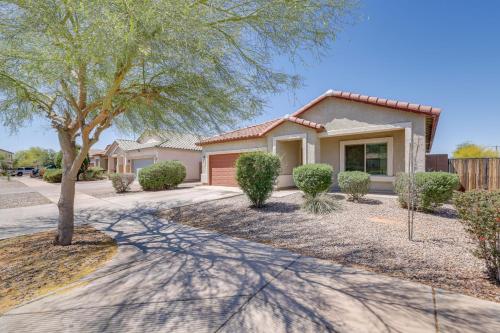 7 Mi to Dtwn Spacious Stay in Phoenix! in ลาวีน
