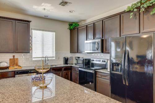 7 Mi to Dtwn Spacious Stay in Phoenix! in ลาวีน