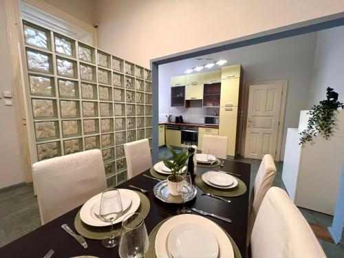 Spacious 4BR Apartment by Charles Bridge, Praga (foto 9)